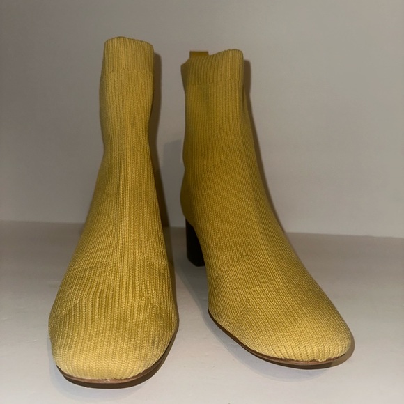 Everlane | The Glove Boot in Tumbleweed Yellow size 10.5 - Picture 4 of 10